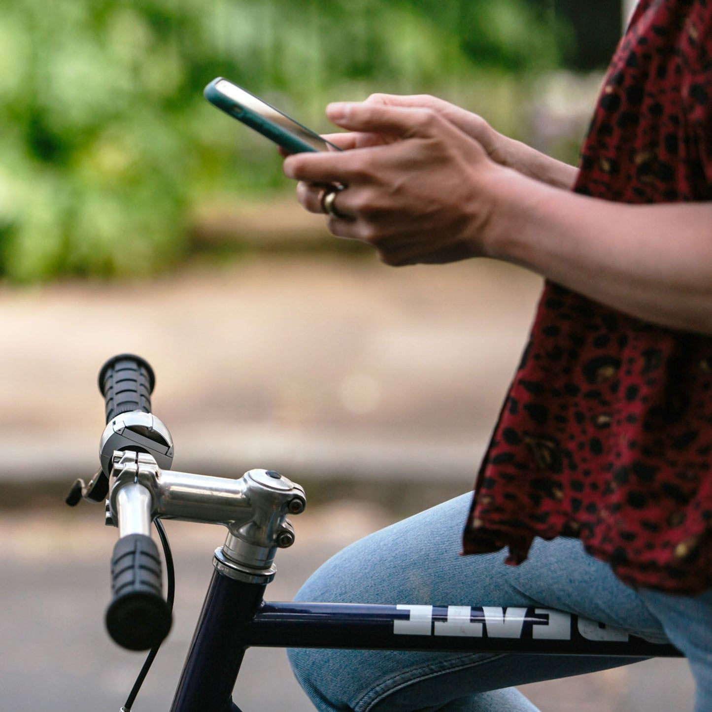 Loop Mount Universal Bike Phone Holder - 360° Rotation, All Smartphones, Silver