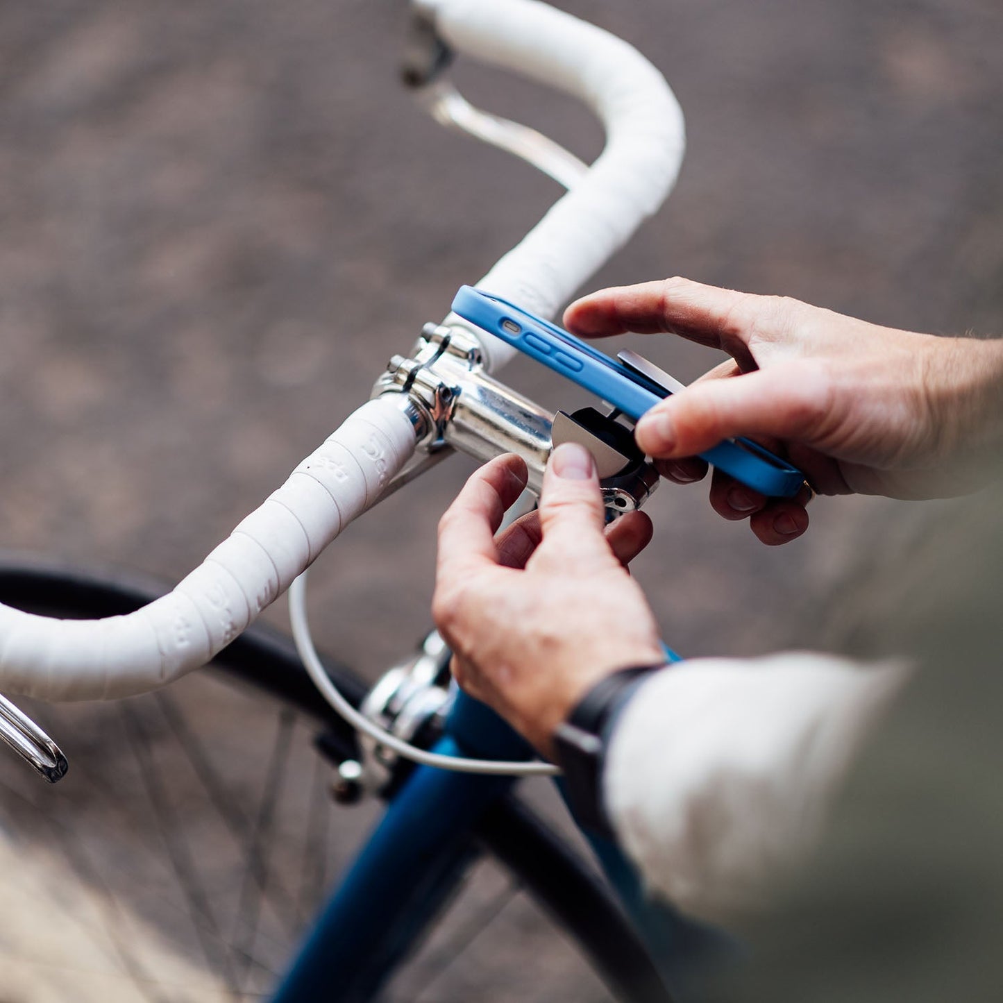 Loop - Micro Mount - Ultra-Compact Bicycle Stem Cap Phone Mount-Silver
