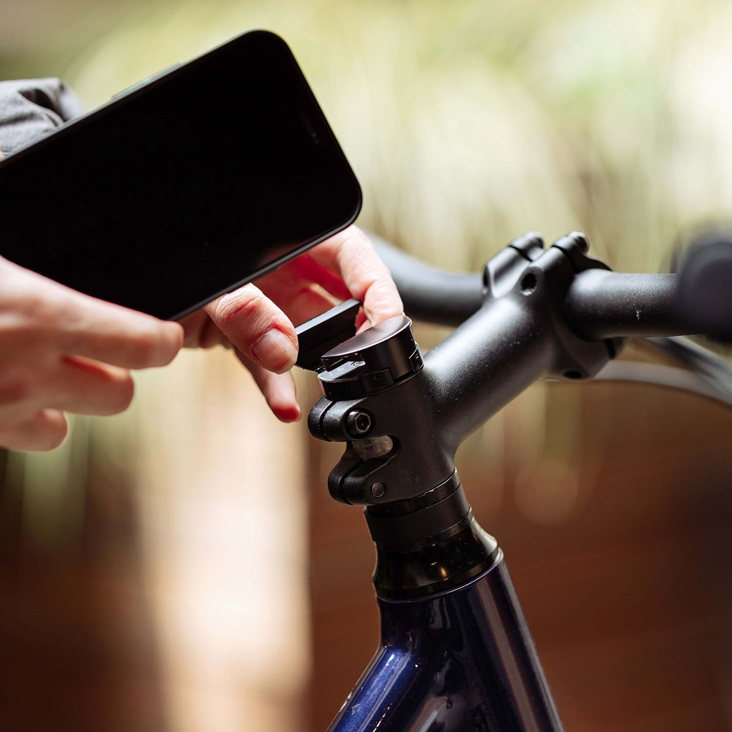 Loop - Micro Mount - Ultra-Compact Bicycle Stem Cap Phone Mount-Silver