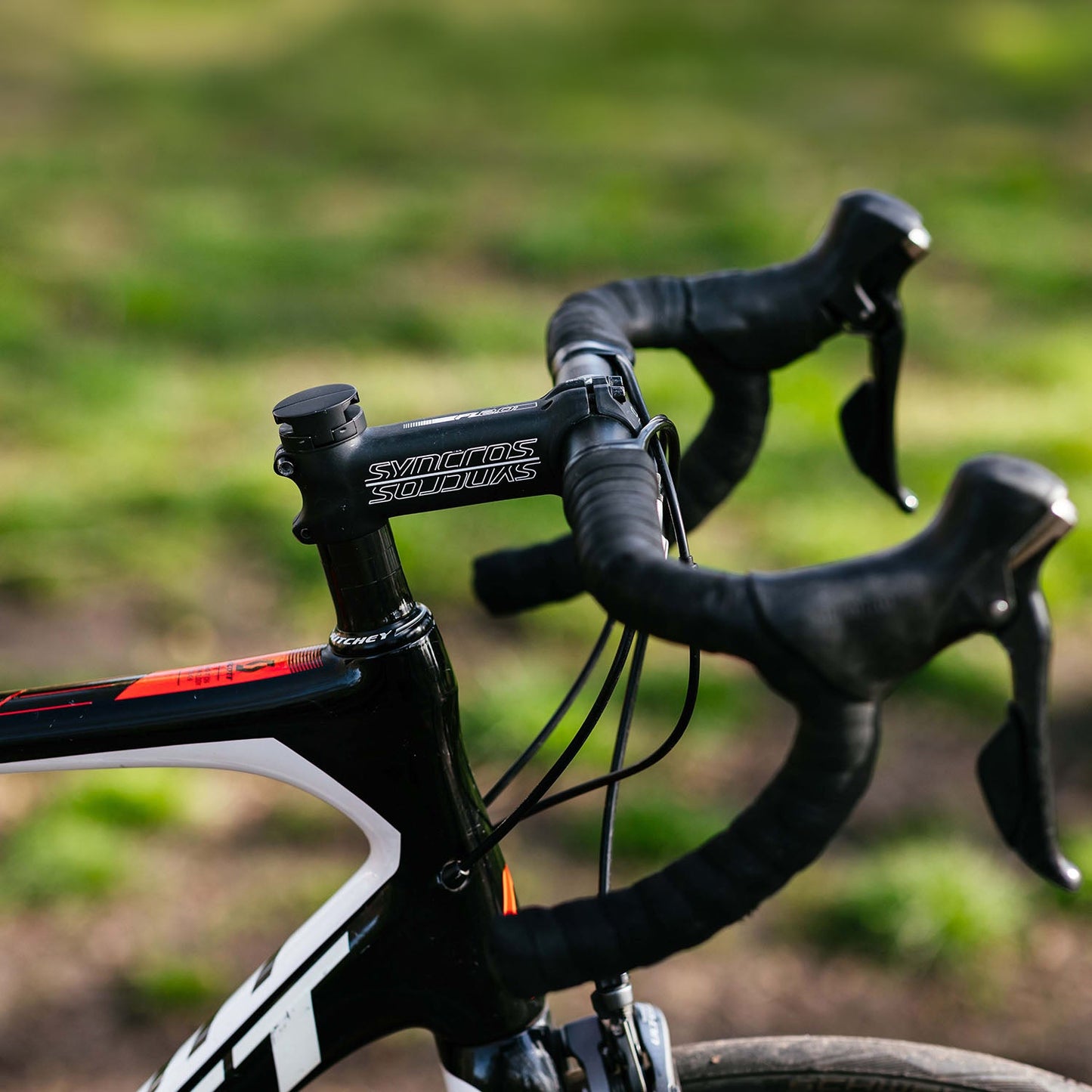 Loop - Micro Mount - Ultra-Compact Bicycle Stem Cap Phone Mount-Silver