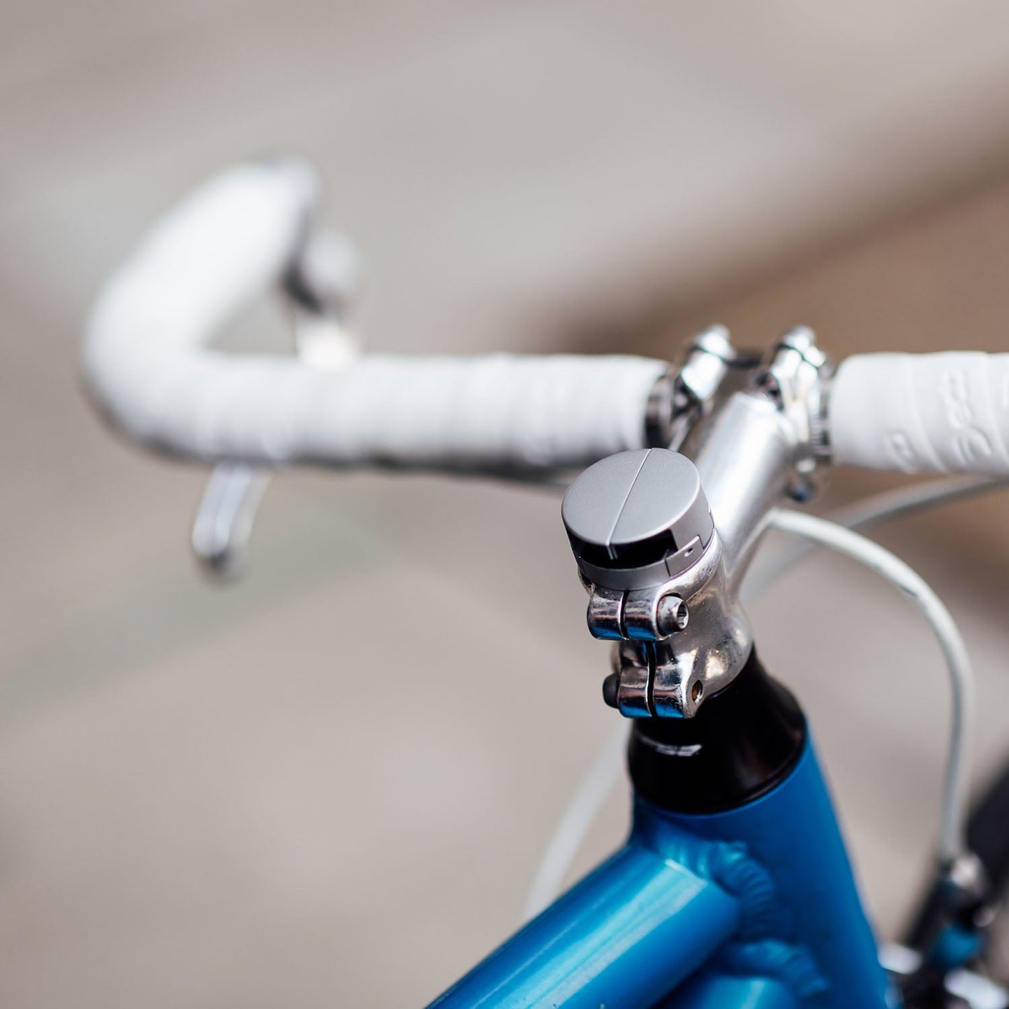 Loop - Micro Mount - Ultra-Compact Bicycle Stem Cap Phone Mount-Silver