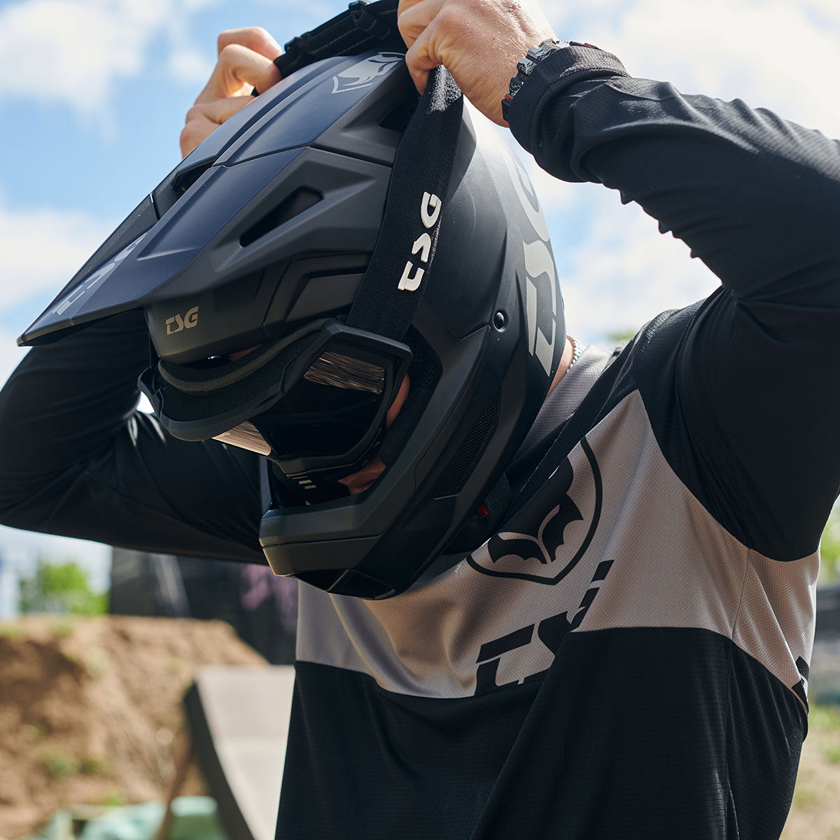TSG - Sentinel Bike Helmet - Full Face Downhill MTB Style- Satin Black